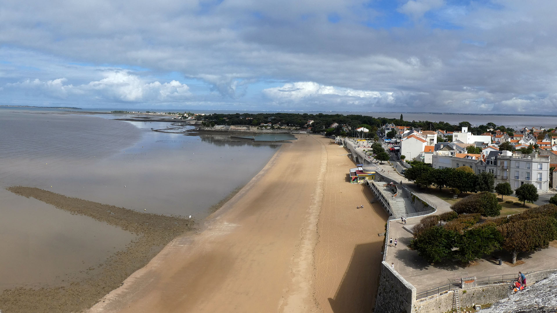 petit camping haut de gamme près des plages en charente maritime